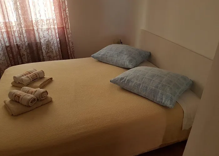 With A Parking Space - 13785